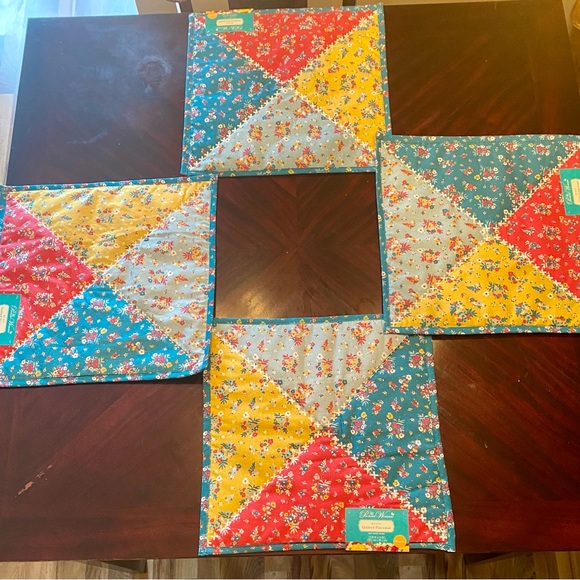 THE PIONEER WOMEN SQUARE QUILTED PLACEMAT ROSE DITSY SET OF 4 NWT - Picture 7 of 7